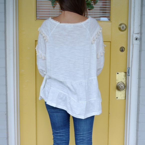 Cute White Pom Top - Picture 3 of 4
